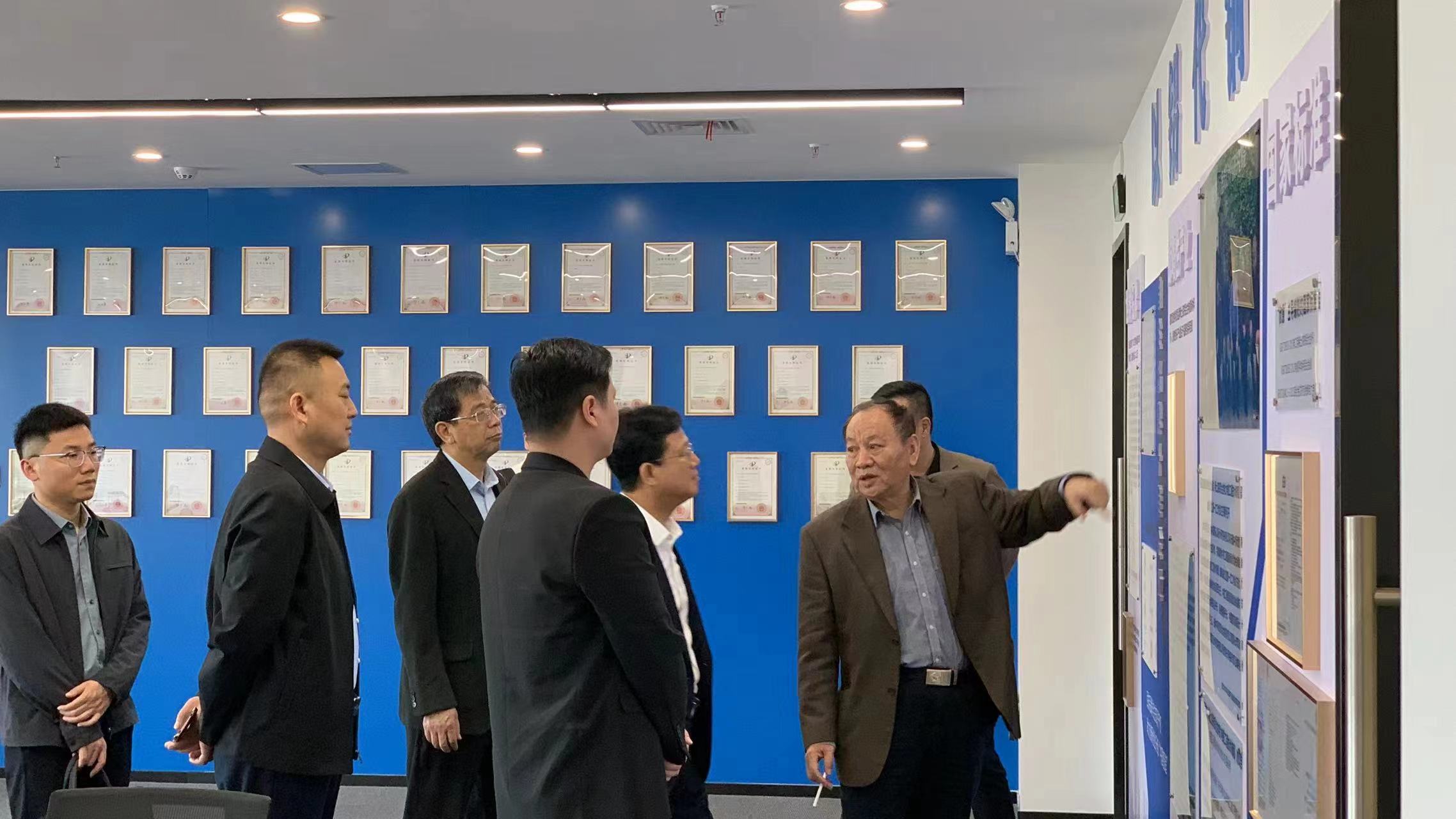 江西省赣州开发区主任梁丁盛到访欣意稀土新材料公司